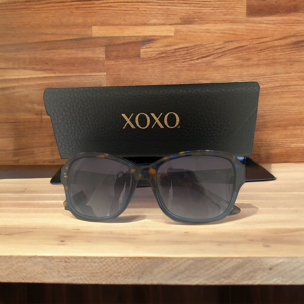 Xoxo Sunglasses with blue green ombré tint